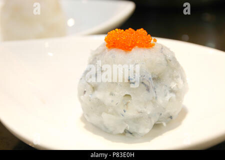 Guangzhou, Guangzhou, Chine. 09 juillet 2018. Guangzhou, Chine-divers fruits de mer et sashimi peut être vu à un hotpot restaurant à Guangzhou, province du Guangdong en Chine du sud. Crédit : SIPA Asie/ZUMA/Alamy Fil Live News Banque D'Images