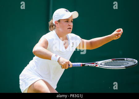 Ashleigh Barty (AUS), 7 juillet 2018 - Tennis : Ashleigh Barty de l'Australie au cours des dames en troisième ronde match du championnat de tennis sur gazon de Wimbledon contre Daria Kasatkina de la Russie lors de l'All England Lawn Tennis et croquet Club à Londres, en Angleterre. (Photo de bla) Banque D'Images