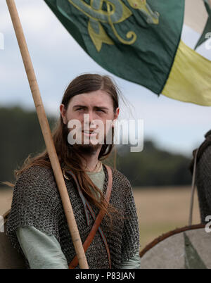 Carham, Northumberland, Angleterre. 8 juillet, 2018. Crédit : Jim Gibson/Alamy Live News.re-enactment marquant le 000e anniversaire de la bataille de Carham ont eu lieu le week-end dernier. Le combat entre l'Uhtred, fils de Waldef, comte de l'Northumbrians et les forces combinées de Mael Coluim II mac Cinaeda (Malcom) fils de Cyneth, roi d'Écosse) et Owain le chauve (roi de Strathclyde) est considéré par beaucoup comme la raison pour laquelle la frontière écossaise est là où il est aujourd'hui. Crédit : Jim Gibson/Alamy Live News Banque D'Images