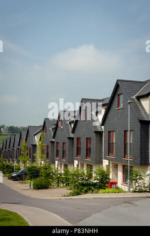 Logement en Irlande nouvelles maisons mitoyennes de développement à Kinsale, comté de Cork, Irlande. Banque D'Images