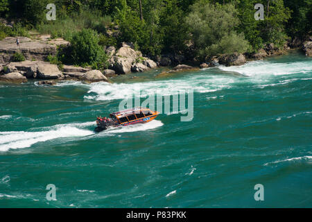 Whirlpool Jet excursion en bateau sur la rivière Niagara dans la gorge du Niagara, Niagara Falls, Ontario, Canada Banque D'Images