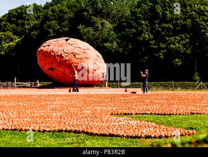 600 000 chiffres d'argile à l'installation dans ComingWorldRememberMe Palingbeek, Belgique En souvenir de l'horreur et la futilité de la guerre Banque D'Images