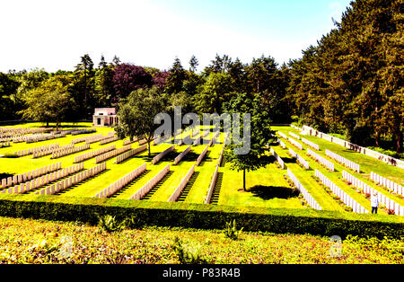 Le cimetière de guerre de bois du Polygone près d'Ypres en Belgique contient 108 sépultures dont 19 soldats inconnus qui sont morts dans la Première Guerre mondiale Banque D'Images