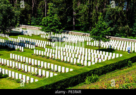 Le cimetière de guerre de bois du Polygone près d'Ypres en Belgique contient 108 sépultures dont 19 soldats inconnus qui sont morts dans la Première Guerre mondiale Banque D'Images