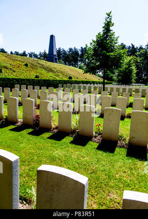 Le cimetière de guerre de bois du Polygone près d'Ypres en Belgique contient 108 sépultures dont 19 soldats inconnus qui sont morts dans la Première Guerre mondiale Banque D'Images