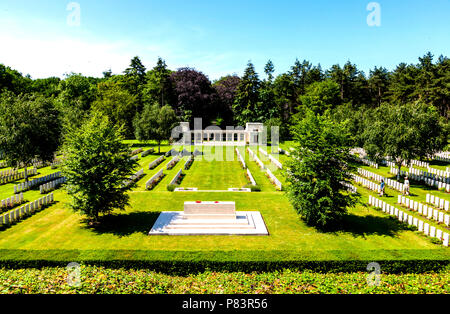 Le cimetière de guerre de bois du Polygone près d'Ypres en Belgique contient 108 sépultures dont 19 soldats inconnus qui sont morts dans la Première Guerre mondiale Banque D'Images