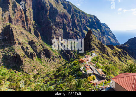 Vue sur le village de Masca, attraction touristique la plus visitée de Tenerife, Espagne Banque D'Images