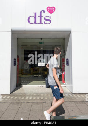 Magasin de meubles DFS sur Tottenham Court Road, Londres, UK Banque D'Images