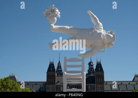 L'art de l'astronaute sur la place du musée à Amsterdam par Joseph Klibansky Banque D'Images