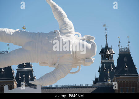 L'art de l'astronaute sur la place du musée à Amsterdam par Joseph Klibansky Banque D'Images