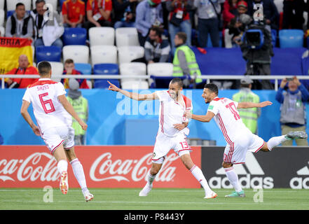 KALININGRAD, Russie - le 25 juin : Khalid Boutaib du Maroc célèbre marquant le but avec coéquipiers pendant la Coupe du Monde FIFA 2018 Russie Groupe B match entre l'Espagne et le Maroc au stade de Kaliningrad le 25 juin 2018 à Kaliningrad, Russie. (Photo de Norbert/Barczyk PressFocus/MO Media) Banque D'Images