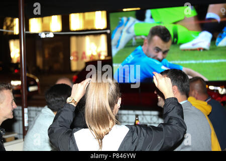 Munich, Allemagne. 07Th Juillet, 2018. Ventilateur croate acclamations. Fans de la Russie et Croatie regardé les quarts de finale de la Coupe du monde de football entre la Russie et la Croatie à Munich. Croatie a remporté le match avec un 6-5 dans le penealties. Crédit : Alexander Pohl/Pacific Press/Alamy Live News Banque D'Images