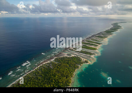 Vue aérienne de l'Île Orona, une île dans les Îles Phoenix (Kiribati). Banque D'Images