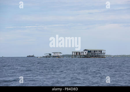 Pearl Farm sur le lagon de Manihiki, Îles Cook Banque D'Images