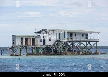 Pearl Farm sur le lagon de Manihiki, Îles Cook Banque D'Images