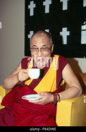 Der 14. Dalaï-Lama zu Besuch in Bonn, Allemagne 1999. 14e Dalaï-Lama visiter Bonn, Allemagne 1999. Banque D'Images