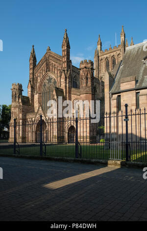 L'architecture de style gothique de l'entrée de la cathédrale de Hereford, Herefordshire, Angleterre, Royaume-Uni Banque D'Images