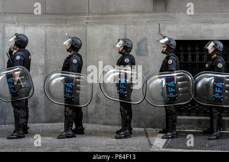 La Police fédérale argentine en tenue de combat, Buenos Aires, Argentine Banque D'Images