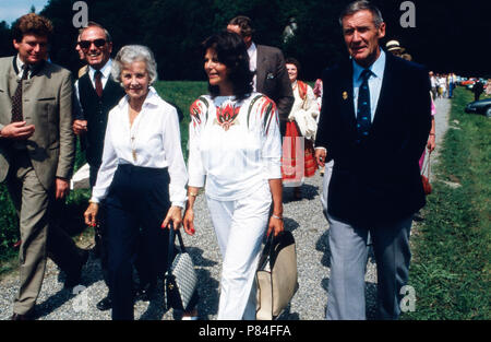 Königin Silvia von Schweden Besuch beim anlässlich des 50. Geburtstags Johann Georg von Hansi de Hohenzollern dans Sigmaringen, Deutschland 1982. La Reine Silvia de Suède qui visitaient la célébration de Johann Georg Hansi de Hohenzollern Sigmaringen au 50e anniversaire de l'Allemagne, 1982. Banque D'Images