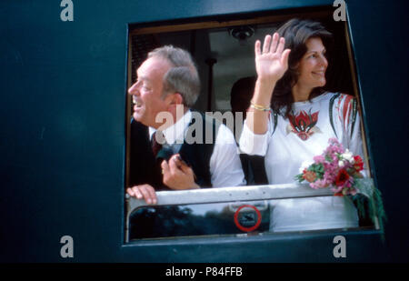 Königin Silvia von Schweden Besuch beim anlässlich des 50. Geburtstags Johann Georg von Hansi de Hohenzollern dans Sigmaringen, Deutschland 1982. La Reine Silvia de Suède qui visitaient la célébration de Johann Georg Hansi de Hohenzollern Sigmaringen au 50e anniversaire de l'Allemagne, 1982. Banque D'Images