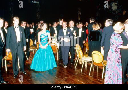 Das Königspaar schwedische in Deutschland : Königin Silvia und König Carl XVI. Gustaf von Schweden, Deutschland 1989. Royals suédois visitant l'Allemagne : La Reine Silvia et le Roi Carl XVI Gustaf de Suède, Allemagne 1989. Banque D'Images