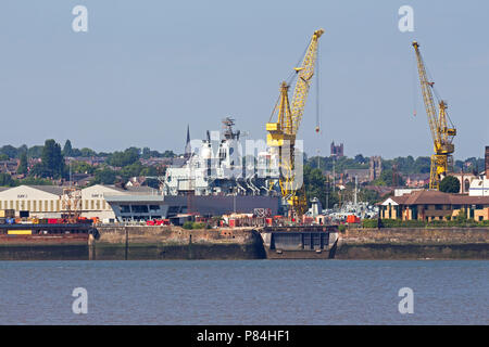 Navires de guerre de la Royal Navy dans le chantier naval de Cammell Laird Birkenhead ayant un reposer Banque D'Images