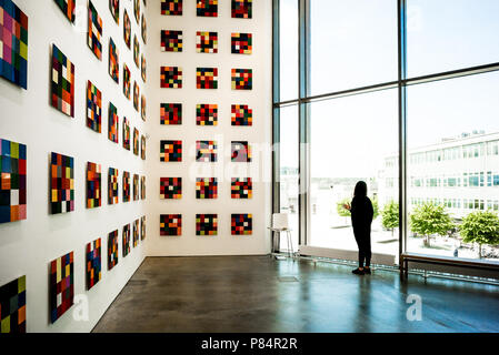 L'artiste allemand Gerhard Richters 'travail' 4900 Farben' sur l'affichage dans la galerie John Hansard au Studio 144 à Southampton, en Angleterre. Au total les travaux con Banque D'Images