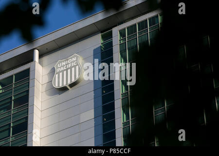 Un logo affiche à l'extérieur du siège de l'Union Pacific Railroad à Omaha, Nebraska, le 1 juillet 2018. Banque D'Images