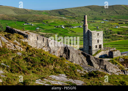 La mine de cuivre de Allihes et cheminée péninsule de Beara Comté de Cork Irlande Banque D'Images