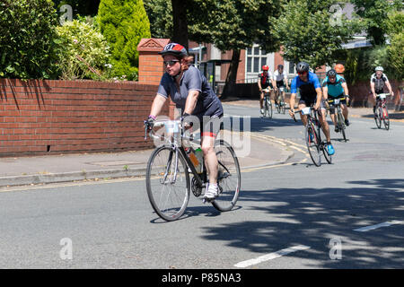 CARDIFF, WALES/UK - 8 juillet : Les cyclistes participant à l'événement cycliste Velothon à Cardiff au Pays de Galles, le 8 juillet 2018. Des personnes non identifiées Banque D'Images