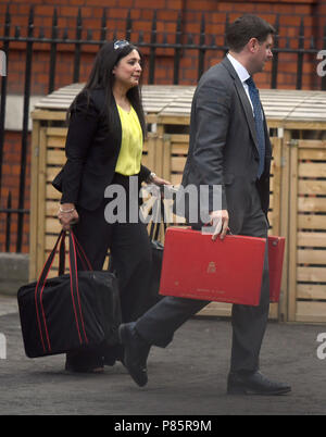 Boîtes rouges ministérielle et d'autres descriptions sont tirées de Carlton House Terrace, à Westminster, Londres, la résidence officielle du ministre des Affaires étrangères, après Boris Johnson a démissionné de son poste. Banque D'Images