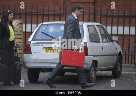 Boîtes rouges ministérielle et d'autres descriptions sont tirées de Carlton House Terrace, à Westminster, Londres, la résidence officielle du ministre des Affaires étrangères, après Boris Johnson a démissionné de son poste. Banque D'Images