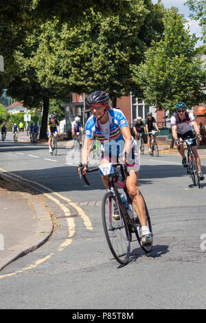 CARDIFF, WALES/UK - 8 juillet : Les cyclistes participant à l'événement cycliste Velothon à Cardiff au Pays de Galles, le 8 juillet 2018. Des personnes non identifiées Banque D'Images