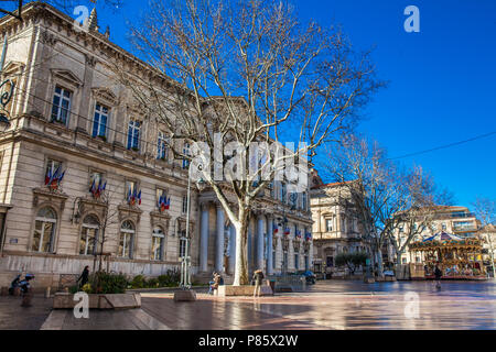 Hôtel de Ville et la Tour de l'horloge Square Avignon France Banque D'Images