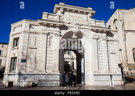 Les bâtiments et les rues à la place de l'horloge à Avignon France Banque D'Images