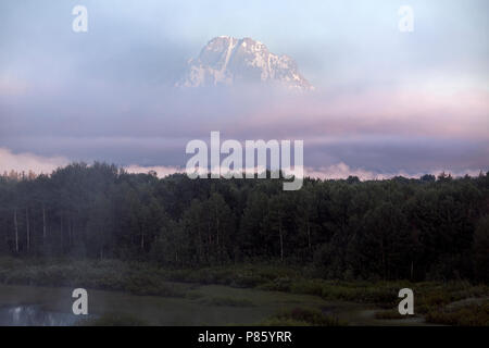 WY02784-00...WYOMING - Lever du Soleil sur le mont Moran à Grand Teton National Park. Banque D'Images