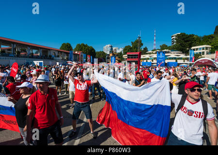 SOCHI, RUSSIE - 14 juin 2018 : Coupe du Monde de football. Les fans de football sur la place Banque D'Images