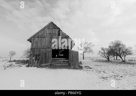 Oude schuur en hivers landschap, vieille grange en paysage d'hiver Banque D'Images