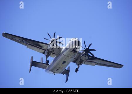 Grumman C-2 Greyhound atterrissage à Coronado AFB Banque D'Images