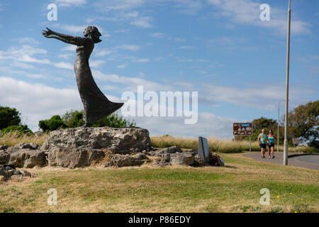 Rosses Point, Sligo, Irlande. 8 Juillet 2018 : les personnes bénéficiant du beau temps de faire les la plupart hors de l'enregistrement haute température chauffage l'Irlande ayant beaucoup de temps sur la plage ou se promener dans le beau village de Rosses Point dans le comté de Sligo en Irlande . Banque D'Images