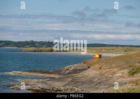 Rosses Point, Sligo, Irlande. 8 Juillet 2018 : les personnes bénéficiant du beau temps de faire les la plupart hors de l'enregistrement haute température chauffage l'Irlande ayant beaucoup de temps sur la plage ou se promener dans le beau village de Rosses Point dans le comté de Sligo en Irlande . Banque D'Images