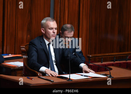 Versailles, France. 09 juillet 2018. Francois de Rugy écoute Président français Emmanuel Macron discours du président lors du congrès. Francois de Rugy lors du discours d'Emmanuel Macron devant le Congrès. *** FRANCE / PAS DE VENTES DE MÉDIAS FRANÇAIS *** Crédit : Idealink Photography/Alamy Live News Banque D'Images