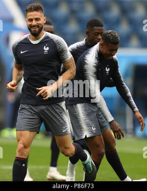 Saint Petersburg, Russie. 09 juillet 2018. Olivier Giroud de la France (L) assiste à une session de formation à Saint Petersburg, Russie, le 9 juillet 2018. Credit : Lu Jinbo/Xinhua/Alamy Live News Banque D'Images