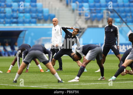 Saint Petersburg, Russie. 09 juillet 2018. Antoine Griezmann de la France (C) assiste à une session de formation à Saint Petersburg, Russie, le 9 juillet 2018. Credit : Lu Jinbo/Xinhua/Alamy Live News Banque D'Images