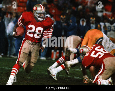 27 décembre 1987 - San Francisco, Californie, États-Unis - San Francisco 49ers vs Los Angeles Rams à Candlestick Park Dimanche, 27 décembre 1987. 49ers battre la Rams 48-0. San Francisco 49ers en marche arrière Joe Cribbs (crédit Image : © Al Golub via Zuma sur le fil) Banque D'Images