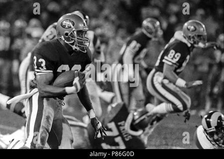 27 décembre 1987 - San Francisco, Californie, États-Unis - San Francisco 49ers vs Los Angeles Rams à Candlestick Park Dimanche, 27 décembre 1987. 49ers battre la Rams 48-0. San Francisco 49ers d'utiliser de nouveau Roger Craig (crédit Image : © Al Golub via Zuma sur le fil) Banque D'Images