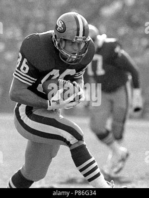 20 décembre 1987 - San Francisco, Californie, États-Unis - San Francisco 49ers vs Atlanta Falcons à Candlestick Park Dimanche, 20 décembre 1987. 49ers battre pèlerin 35-7. San Francisco 49ers tight end John Frank (crédit Image : © Al Golub via Zuma sur le fil) Banque D'Images