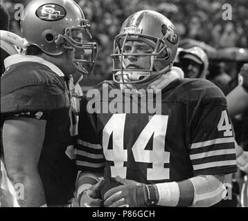 27 décembre 1987 - San Francisco, Californie, États-Unis - San Francisco 49ers vs Los Angeles Rams à Candlestick Park Dimanche, 27 décembre 1987. 49ers battre la Rams 48-0. San Francisco 49ers d'utiliser de nouveau Tom Rathman (crédit Image : © Al Golub via Zuma sur le fil) Banque D'Images