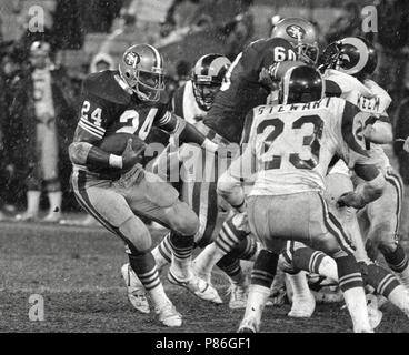 27 décembre 1987 - San Francisco, Californie, États-Unis - San Francisco 49ers vs Los Angeles Rams à Candlestick Park Dimanche, 27 décembre 1987. 49ers battre la Rams 48-0. San Francisco 49ers d'utiliser de nouveau Harry Sydney (crédit Image : © Al Golub via Zuma sur le fil) Banque D'Images