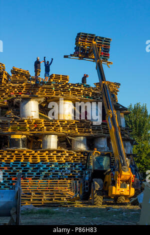 Bangor, Irlande du Nord. 9e juillet 2018. La construction d'un feu à l'échelle industrielle dans l'ensemble immobilier Kilcooley à Bangor Co vers le bas en Irlande du Nord en préparation ou d'éclairage sur le 11ème juillet. Banque D'Images